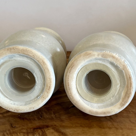 Vintage Pfaltzgraff Stoneware Yorktowne Salt and Pepper Shakers Set Blue 70’s - Picture 10 of 14